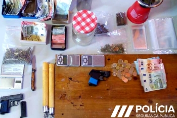 Poveiro apanhado com 28 doses de cannabis