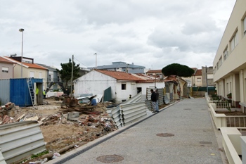 Já começaram as demolições no Bairro da Câmara (com fotogaleria)