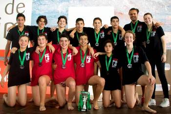 Campeões recebem taça e medalhas antecipadamente