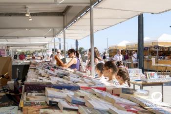 Milhares de livros à beira-mar até 21 de Agosto