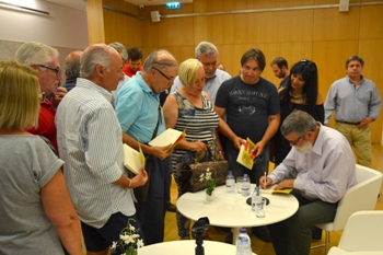 José Milhazes regressa sempre à Póvoa para apresentar livros