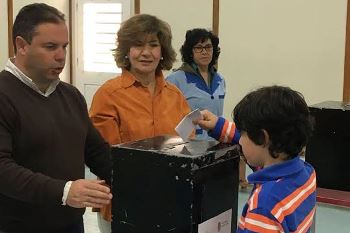 Alunos votaram pela compra de mais computadores para escolas